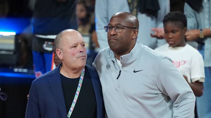 Dec 16, 2025; Las Vegas, Nevada, USA; New York Knicks president Leon Rose (left) and coach Mike Brown embrace after the Emirates NBA Cup Final against the San Antonio Spurs at T-Mobile Arena. Mandatory Credit: Kirby Lee-Imagn Images Dec 16, 2025; Las Vegas, Nevada, USA; New York Knicks president Leon Rose (left) and coach Mike Brown embrace after the Emirates NBA Cup Final against the San Antonio Spurs at T-Mobile Arena. Mandatory Credit: Kirby Lee-Imagn Images