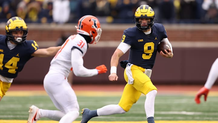 JJ McCarthy eludes an Illinois defender.