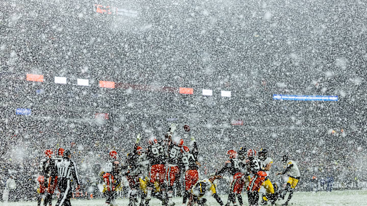 Pittsburgh Steelers v Cleveland Browns