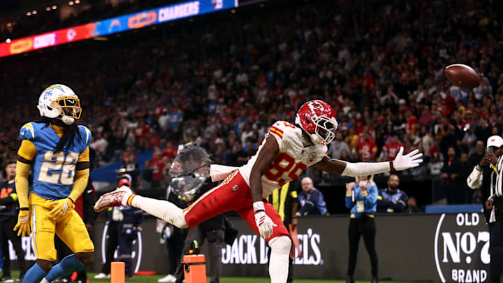 [US, Mexico & Canada customers only] Sep 5, 2025; Sao Paulo, BRAZIL; Kansas City Chiefs wide receiver Jason Brownlee (89) reaches for the ball against Los Angeles Chargers cornerback Donte Jackson (26) during a NFL game at Corinthians Arena. Mandatory Credit: Jean Carniel/Reuters via Imagn Images