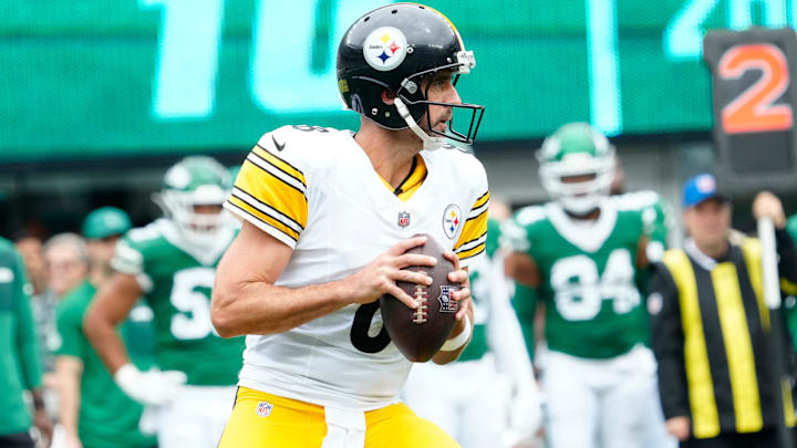 Pittsburgh Steelers quarterback Aaron Rodgers (8) looks for an open teammate, Sunday, September 7, 2025, in East Rutherford. Pittsburgh Steelers quarterback Aaron Rodgers (8) looks for an open teammate, Sunday, September 7, 2025, in East Rutherford.
