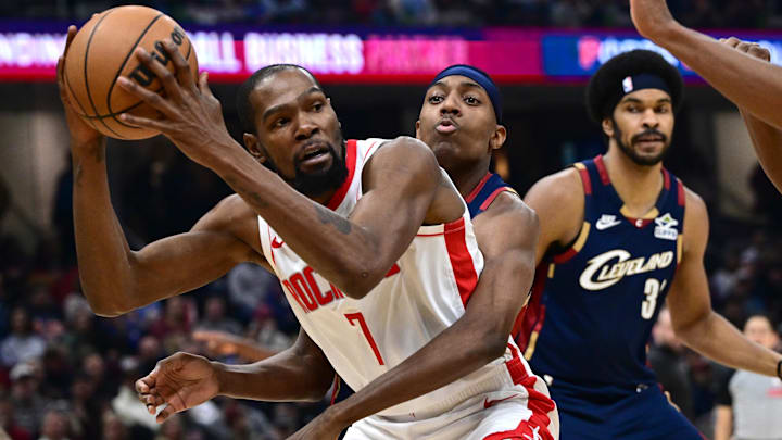Nov 19, 2025; Cleveland, Ohio, USA; Houston Rockets forward Kevin Durant (7) is pressured by Cleveland Cavaliers forward Nae’ Qwan Tomlin (35) during the first half at Rocket Arena. Mandatory Credit: David Dermer-Imagn Images