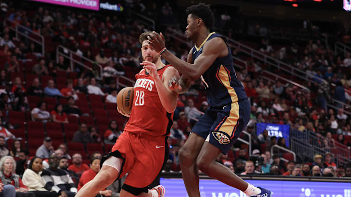 Dec 19, 2024; Houston, Texas, USA;  Houston Rockets center Alperen Sengun (28) drives to the net against New Orleans Pelicans center Yves Missi (21) in the second half at Toyota Center. Mandatory Credit: Thomas Shea-Imagn Images