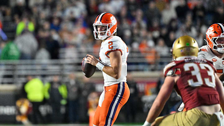Quarterback Cade Klubnik suffered an ankle injury for the Clemson Tigers, being a key important for the team ahead of SMU. 