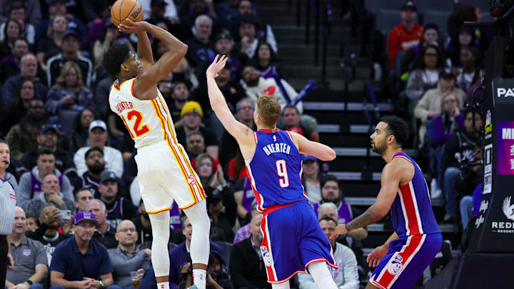 Nov 18, 2024; Sacramento, California, USA; Atlanta Hawks forward De'Andre Hunter (12) shoots the ball again Sacramento Kings guard Kevin Huerter (9) during the fourth quarter at Golden 1 Center. Mandatory Credit: Sergio Estrada-Imagn Images