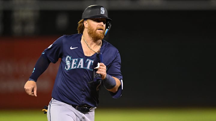 Seattle Mariners first baseman Justin Turner (2) runs to third base against the Oakland Athletics in the eighth inning at Oakland-Alameda County Coliseum on Sept 4.