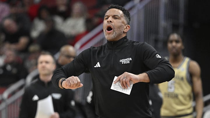 Feb 10, 2024; Louisville, Kentucky, USA; Georgia Tech Yellow Jackets head coach Damon Stoudamire calls out instructions during the second half against the Louisville Cardinals at KFC Yum! Center. Louisville defeated Georgia Tech 79-67. Mandatory Credit: Jamie Rhodes-Imagn Images