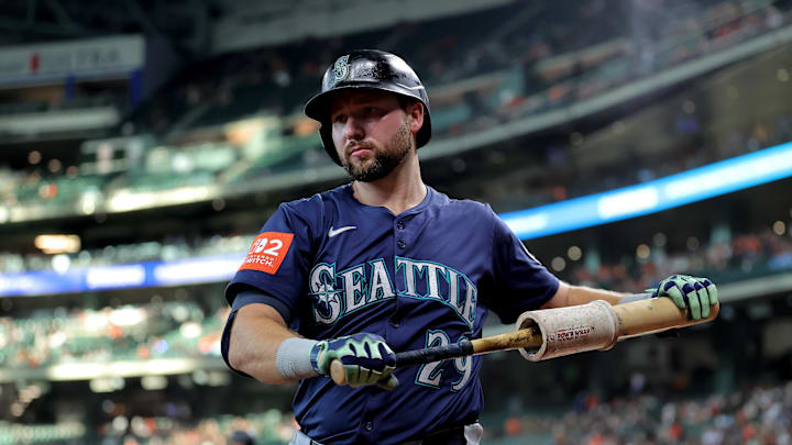 Seattle Mariners catcher Cal Raleigh (29) in the on-deck circle against the Houston Astros during the first inning at Daikin Park on May 22. Seattle Mariners catcher Cal Raleigh (29) in the on-deck circle against the Houston Astros during the first inning at Daikin Park on May 22.