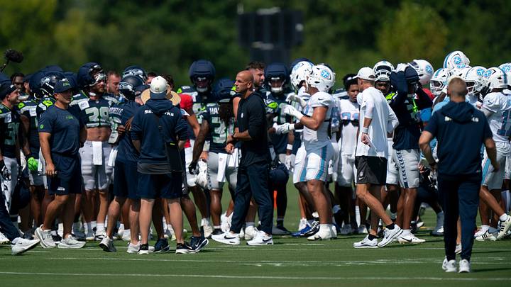Tennessee Titans Coach Robert Saleh, center, meets with the Seattle Seahawks during the joint practice with the Seattle Seahawks at Vanderbilt Health Football Center Friday, Aug. 21, 2026. Tennessee Titans Coach Robert Saleh, center, meets with the Seattle Seahawks during the joint practice with the Seattle Seahawks at Vanderbilt Health Football Center Friday, Aug. 21, 2026.