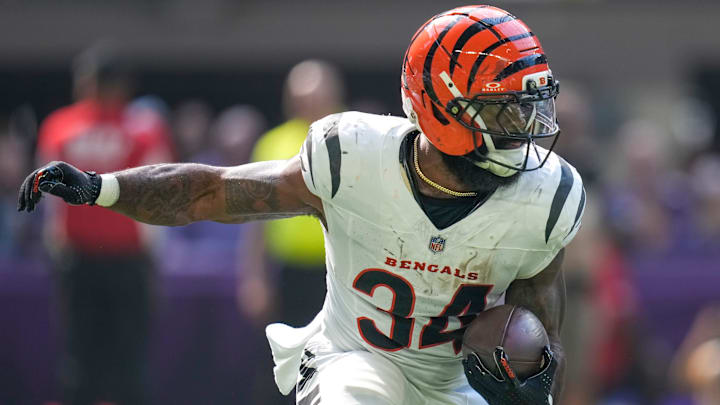 Cincinnati Bengals running back Samaje Perine (34) bounces out to the right on a carry in the second quarter of the NFL Week 3 game between the Minnesota Vikings and the Cincinnati Bengals at U.S. Bank Stadium in Minneapolis on Sunday, Sept. 21, 2025.