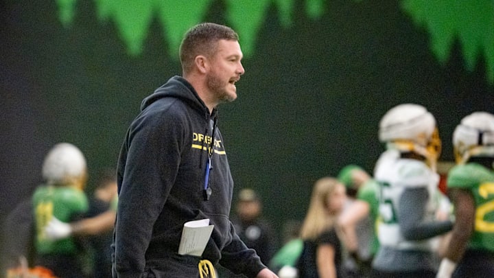 Oregon head coach Dan Lanning leads his team as the Oregon Ducks practice ahead of the Rose Bowl Friday, Dec. 27, 2024, at the Moshofsky Center in Eugene, Ore. Oregon head coach Dan Lanning leads his team as the Oregon Ducks practice ahead of the Rose Bowl Friday, Dec. 27, 2024, at the Moshofsky Center in Eugene, Ore.