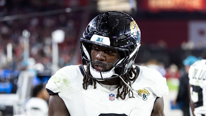 Nov 23, 2025; Glendale, Arizona, USA; Jacksonville Jaguars linebacker Devin Lloyd (0) against the Arizona Cardinals at State Farm Stadium. Mandatory Credit: Mark J. Rebilas-Imagn Images Nov 23, 2025; Glendale, Arizona, USA; Jacksonville Jaguars linebacker Devin Lloyd (0) against the Arizona Cardinals at State Farm Stadium. Mandatory Credit: Mark J. Rebilas-Imagn Images
