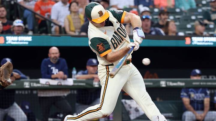 Aug 21, 2026; Baltimore, Maryland, USA; Baltimore Orioles first baseman Pete Alonso (25) hits an RBI single during the first inning against the Tampa Bay Rays at Oriole Park at Camden Yards. Mandatory Credit: Daniel Kucin Jr.-Imagn Images Aug 21, 2026; Baltimore, Maryland, USA; Baltimore Orioles first baseman Pete Alonso (25) hits an RBI single during the first inning against the Tampa Bay Rays at Oriole Park at Camden Yards. Mandatory Credit: Daniel Kucin Jr.-Imagn Images