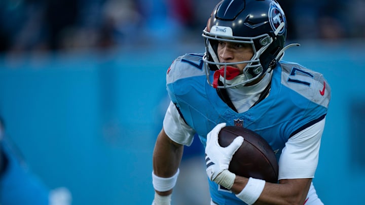 Tennessee wide receiver Chimere Dike (17)