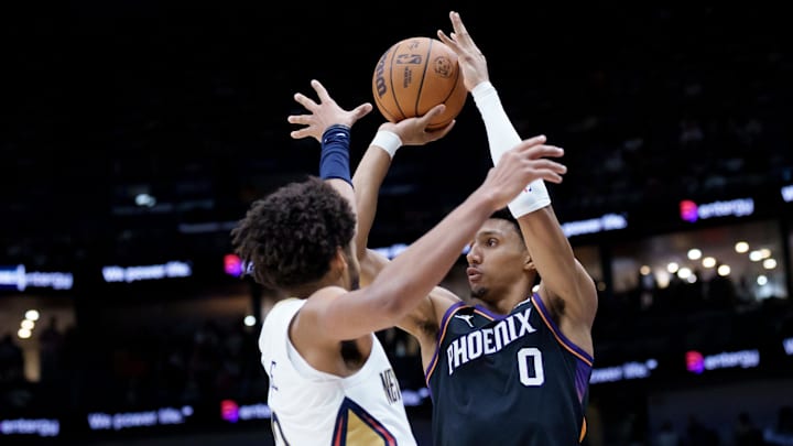 Dec 26, 2025; New Orleans, Louisiana, USA; Phoenix Suns forward Ryan Dunn (0) shoots against New Orleans Pelicans guard Jordan Poole (3) during the first half at Smoothie King Center. Mandatory Credit: Matthew Hinton-Imagn Images