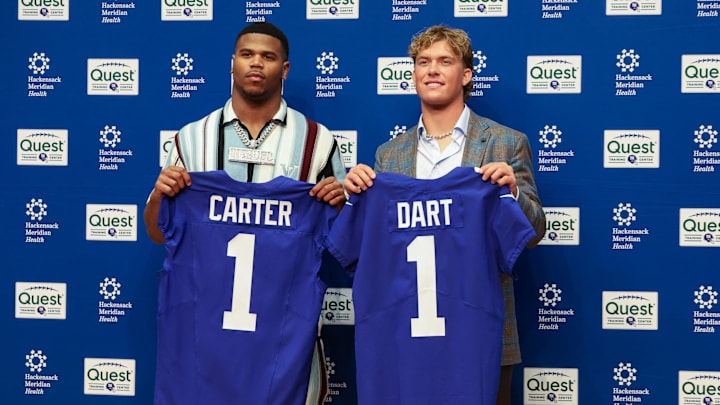 Apr 25, 2025; East Rutherford, NJ, US; New York Giants first-round draft picks, Abdul Carter and Jaxson Dart, pose for photos before the start of the press conference. Apr 25, 2025; East Rutherford, NJ, US; New York Giants first-round draft picks, Abdul Carter and Jaxson Dart, pose for photos before the start of the press conference.