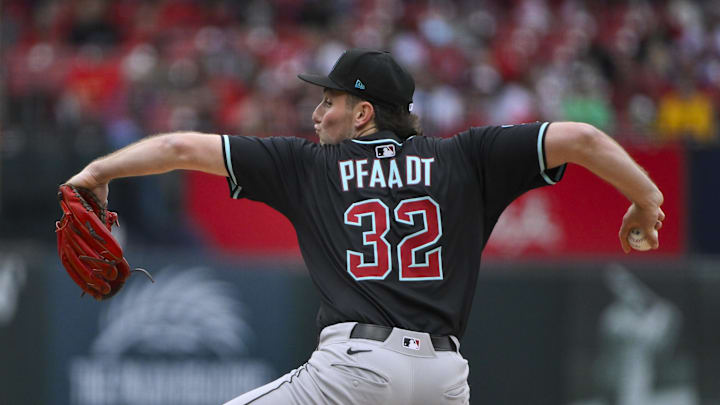 May 25, 2025; St. Louis, Missouri, USA; Arizona Diamondbacks starting pitcher Brandon Pfaadt (32) pitches against the St. Louis Cardinals during the second inning at Busch Stadium. Mandatory Credit: Jeff Curry-Imagn Images May 25, 2025; St. Louis, Missouri, USA; Arizona Diamondbacks starting pitcher Brandon Pfaadt (32) pitches against the St. Louis Cardinals during the second inning at Busch Stadium. Mandatory Credit: Jeff Curry-Imagn Images