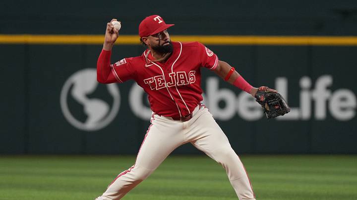 Sep 18, 2026; Arlington, Texas, USA; Texas Rangers shortstop Ezequiel Duran (20) throws to first base for an out against the Toronto Blue Jays during the first inning at Globe Life Field. Mandatory Credit: Raymond Carlin III-Imagn Images Sep 18, 2026; Arlington, Texas, USA; Texas Rangers shortstop Ezequiel Duran (20) throws to first base for an out against the Toronto Blue Jays during the first inning at Globe Life Field. Mandatory Credit: Raymond Carlin III-Imagn Images