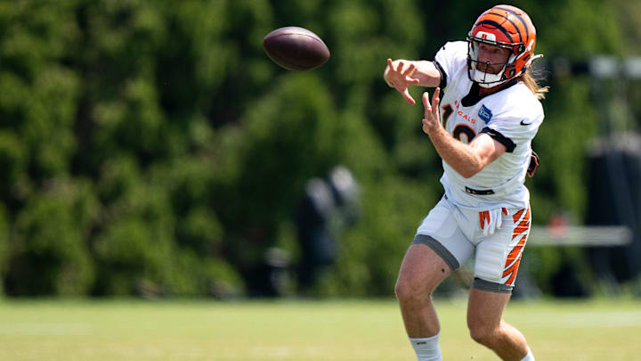 Cincinnati Bengals wide receiver Trenton Irwin (16) catches a pass at the Cincinnati Bengals NFL