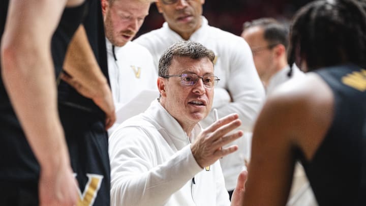 Jan 21, 2025; Tuscaloosa, Alabama, USA; Vanderbilt Commodores head coach Mark Byington talks with his team during a timeout in the second half against the Alabama Crimson Tide at Coleman Coliseum. Mandatory Credit: Will McLelland-Imagn Images