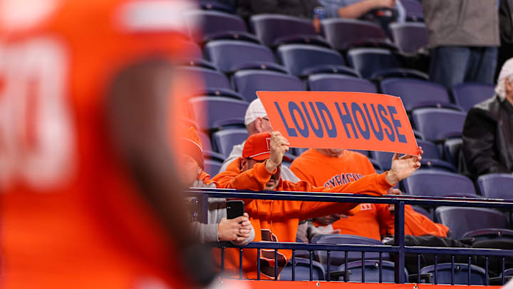 Syracuse football priority target Nick Lennear, a 5-star WR, made a stellar touchdown catch in the Navy All-American Bowl.