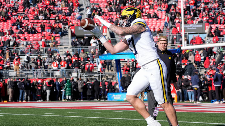 Michigan tight end Marlin Klein (17) warm up before the game between Ohio State and Michigan at Ohio Stadium in Columbus, Ohio on Saturday, Nov. 30, 2024. Michigan tight end Marlin Klein (17) warm up before the game between Ohio State and Michigan at Ohio Stadium in Columbus, Ohio on Saturday, Nov. 30, 2024.
