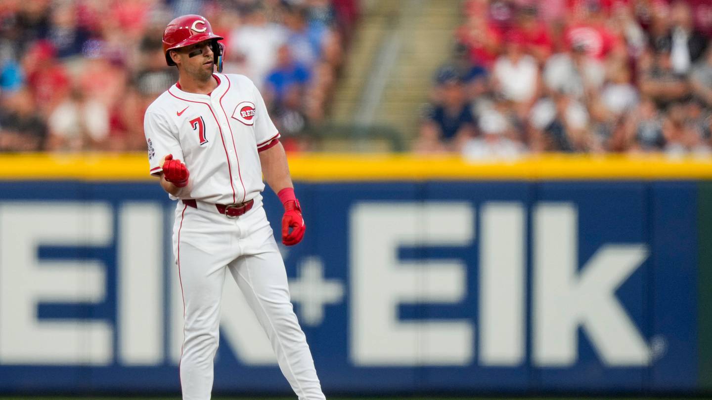 This Reds-Yankees Trade Idea Would Send a Veteran Infielder to New York
