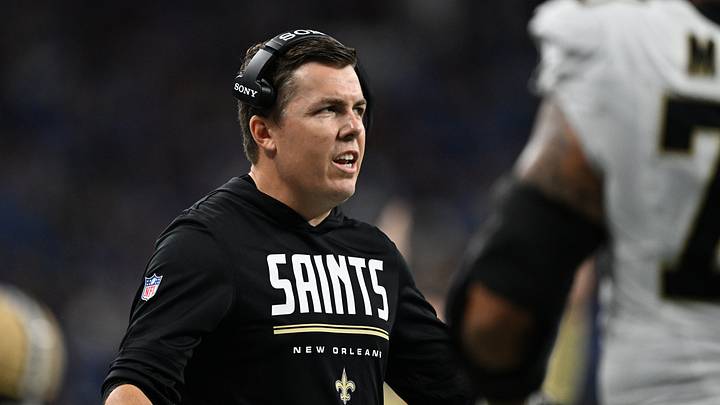 Sep 13, 2026; Detroit, Michigan, USA; New Orleans Saints head coach Kellen Moore greets his team after scoing a touchdown against the Detroit Lions during the third quarter at Ford Field. Mandatory Credit: Lon Horwedel-Imagn Images Sep 13, 2026; Detroit, Michigan, USA; New Orleans Saints head coach Kellen Moore greets his team after scoing a touchdown against the Detroit Lions during the third quarter at Ford Field. Mandatory Credit: Lon Horwedel-Imagn Images