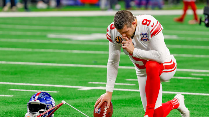 Nov 28, 2024; Arlington, Texas, USA; New York Giants place kicker Graham Gano (9) warms up prior to the game against the Dallas Cowboys at AT&T Stadium. Nov 28, 2024; Arlington, Texas, USA; New York Giants place kicker Graham Gano (9) warms up prior to the game against the Dallas Cowboys at AT&T Stadium.