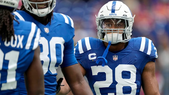 Indianapolis Colts running back Jonathan Taylor (28) warms up with the team Sunday, Sept. 25, 2022,