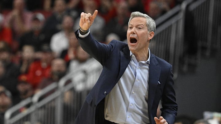 Jan 13, 2026; Louisville, Kentucky, USA; Virginia Cavaliers head coach Ryan Odom calls out instructions during the first half against the Louisville Cardinals at KFC Yum! Center. Mandatory Credit: Jamie Rhodes-Imagn Images Jan 13, 2026; Louisville, Kentucky, USA; Virginia Cavaliers head coach Ryan Odom calls out instructions during the first half against the Louisville Cardinals at KFC Yum! Center. Mandatory Credit: Jamie Rhodes-Imagn Images