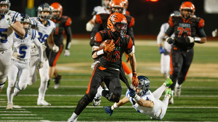 Union-Endicott beat Whitesboro, 46-22, in a NYSPHSAA football quarterfinal Nov. 21, 2025 at Vestal's Dick Hoover Stadium.