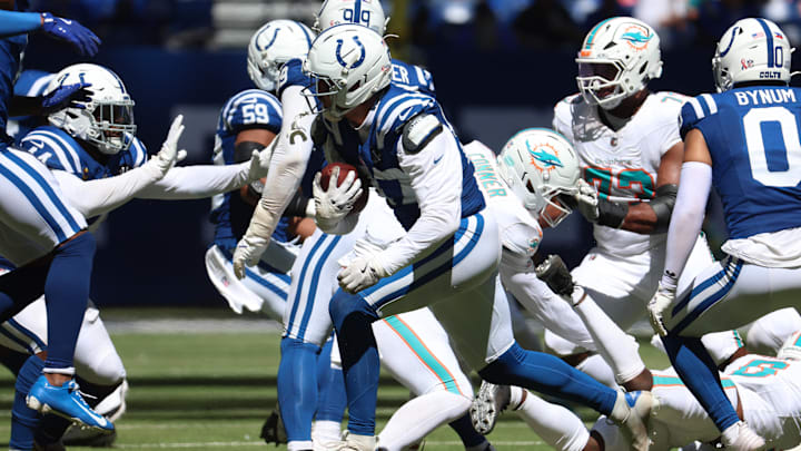 Sep 7, 2025; Indianapolis, Indiana, USA; Indianapolis Colts defensive end Laiatu Latu (97) returns an interception during the second half against the Miami Dolphins at Lucas Oil Stadium. Sep 7, 2025; Indianapolis, Indiana, USA; Indianapolis Colts defensive end Laiatu Latu (97) returns an interception during the second half against the Miami Dolphins at Lucas Oil Stadium.