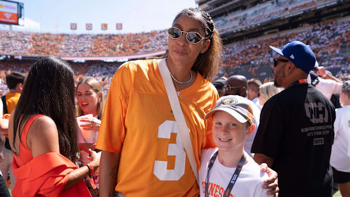 Candace Parker gets a photo with a young fan on the sidelines as Tennessee is warming up before the NCAA college football game against Georgia on September 13, 2025, Knoxville, Tennessee. Candace Parker gets a photo with a young fan on the sidelines as Tennessee is warming up before the NCAA college football game against Georgia on September 13, 2025, Knoxville, Tennessee.
