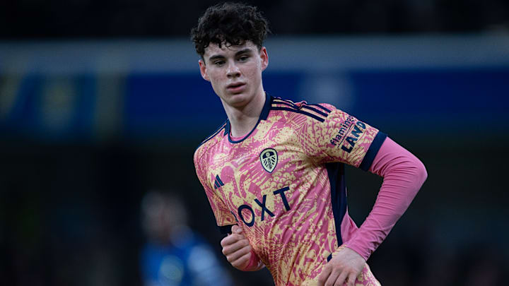 Archie Gray joue pour Leeds United.