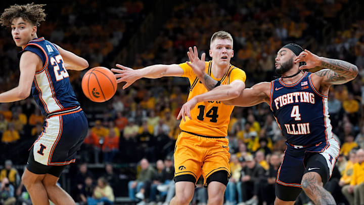 Iowa guard Bennett Stirtz (14) makes a no-look pass against Illinois guard Kylan Boswell (4) Jan. 11, 2026 at Carver-Hawkeye Arena in Iowa City, Iowa.