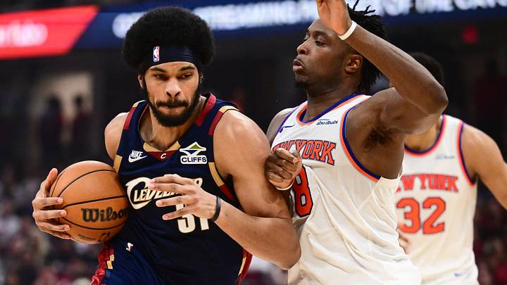 May 25, 2026; Cleveland, Ohio, USA; Cleveland Cavaliers center Jarrett Allen (31) moves the ball while defended by New York Knicks forward OG Anunoby (8) in the third quarter during game four of the eastern conference finals for the 2026 NBA playoffs at Rocket Arena. Mandatory Credit: Ken Blaze-Imagn Images May 25, 2026; Cleveland, Ohio, USA; Cleveland Cavaliers center Jarrett Allen (31) moves the ball while defended by New York Knicks forward OG Anunoby (8) in the third quarter during game four of the eastern conference finals for the 2026 NBA playoffs at Rocket Arena. Mandatory Credit: Ken Blaze-Imagn Images
