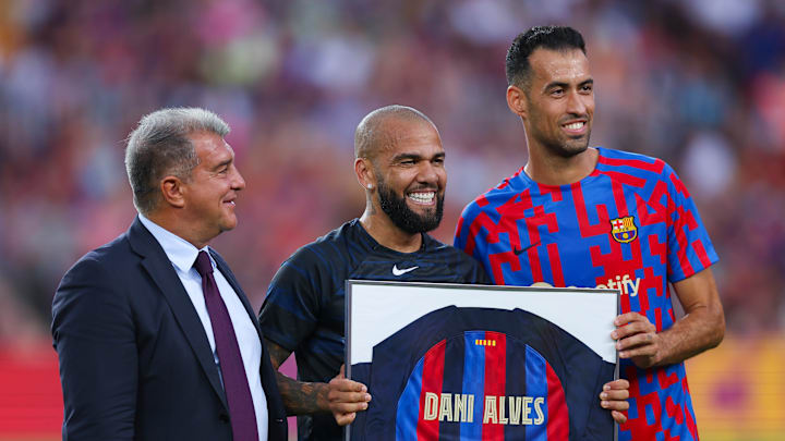 Dani Alves, Joan Laporta, Sergi Busquets