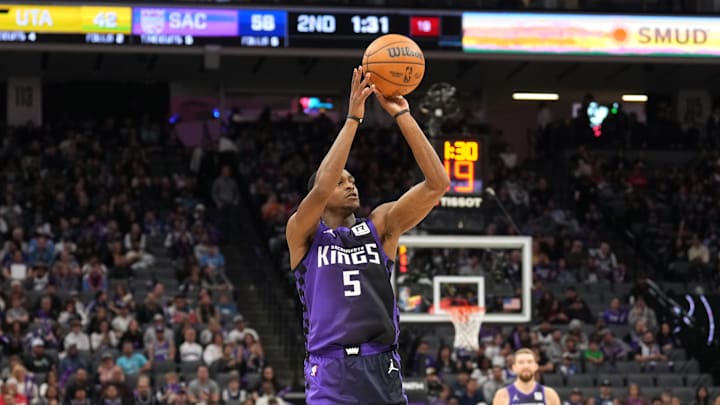 Dec 8, 2024; Sacramento, California, USA; Sacramento Kings guard De'Aaron Fox (5) shoots against the Utah Jazz during the second quarter at Golden 1 Center. Mandatory Credit: Darren Yamashita-Imagn Images