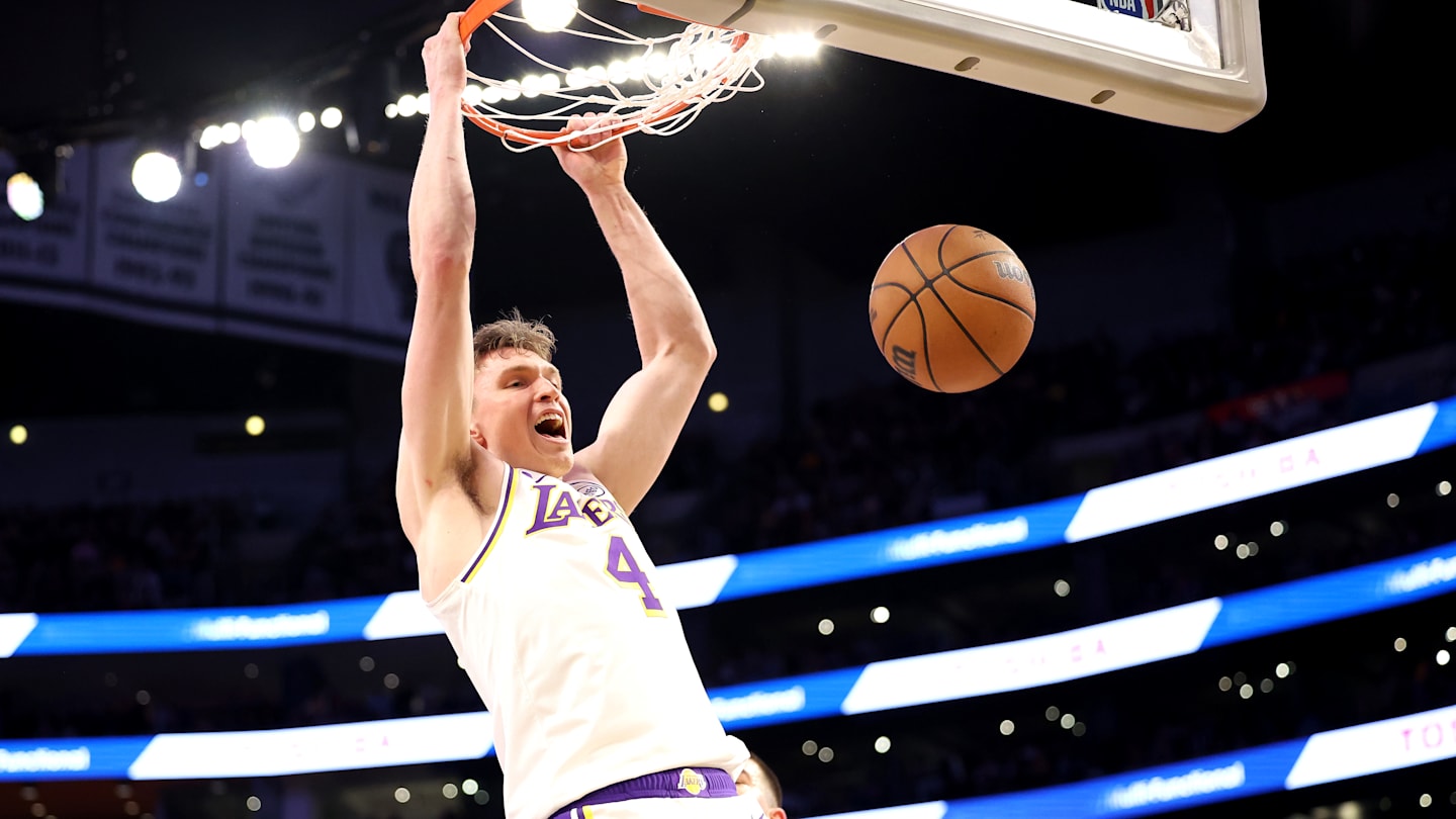  Dalton Knecht Shines: Lakers' Rookie Steps Up in Crucial Win 