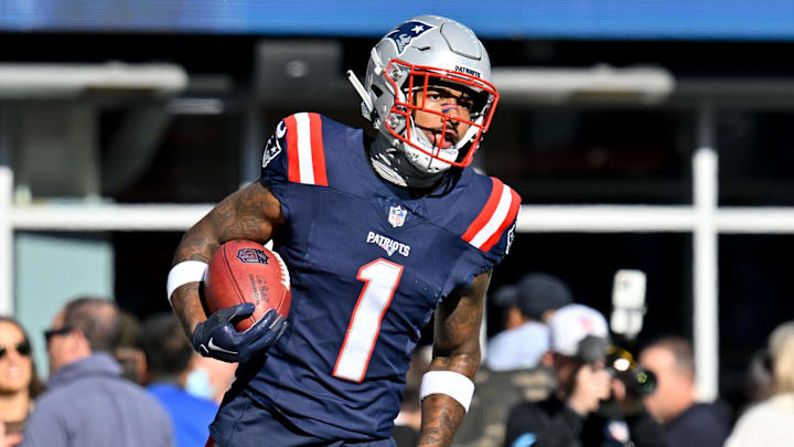 New England Patriots wide receiver Ja'Lynn Polk (1) warms up before a game against the Los Angeles Rams at Gillette Stadium. 