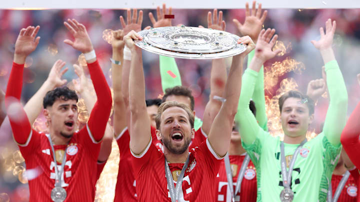 Fin de saison pour le Bayern Munich, qui aura presque tout écrasé sur son passage cette année. Fin de saison pour le Bayern Munich, qui aura presque tout écrasé sur son passage cette année.