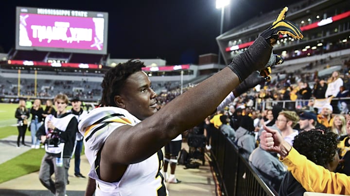 Missouri defensive end Zion Young