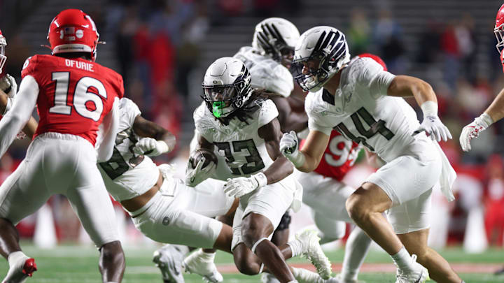 Occasionally Toothless D: The Ducks rank 80th in the FBS in sacks, 125th in stopping third and short. They haven't prevented a single opponent from scoring in the Red Zone, nine touchdowns and three field goals in 12 tries, third worst in college football. Occasionally Toothless D: The Ducks rank 80th in the FBS in sacks, 125th in stopping third and short. They haven't prevented a single opponent from scoring in the Red Zone, nine touchdowns and three field goals in 12 tries, third worst in college football.