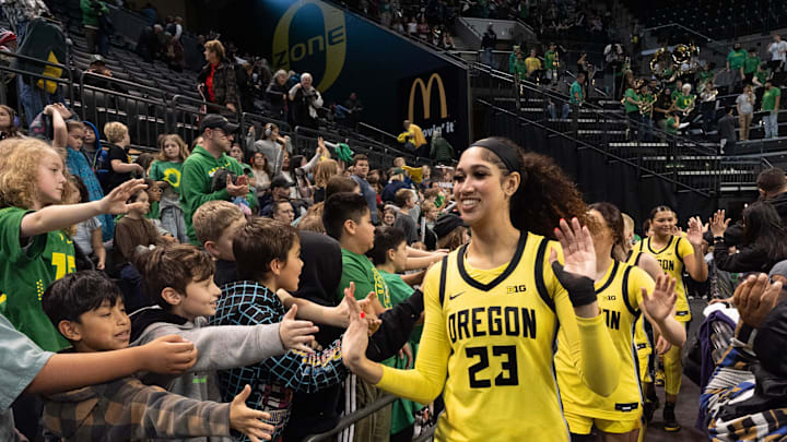 Syracuse women's basketball has landed its first player out of the transfer portal in Oregon junior forward Sarah Rambus.