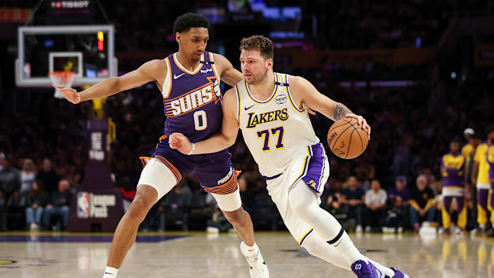 Phoenix Suns v Los Angeles Lakers