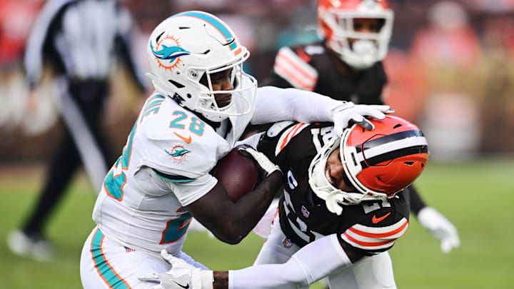 Cleveland Browns cornerback Denzel Ward (21) tackles Miami Dolphins running back De'Von Achane (28) during the first half at Huntington Bank Field last season.