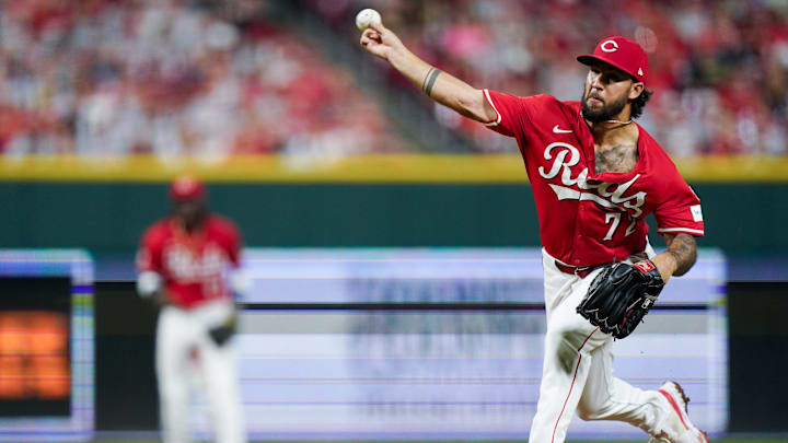 Cincinnati Reds pitcher Lyon Richardson (72) throws a pitch in the eighth inning of the MLB interleague game between the Cincinnati Reds and Chicago White Sox, Wednesday, May 14, 2025, at Great American Ball Park in Downtown Cincinnati. White Sox won 4-2.