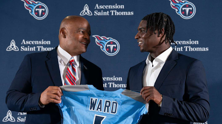 NFL Hall of Fame quarterback Warren Moon poses for pictures with Cam Ward. Mandatory Credit: The Tennessean/USA TODAY NETWORK via Imagn Images NFL Hall of Fame quarterback Warren Moon poses for pictures with Cam Ward. Mandatory Credit: The Tennessean/USA TODAY NETWORK via Imagn Images