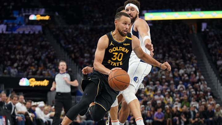Golden State Warriors guard Stephen Curry (30) dribbles past Dallas Mavericks guard Klay Thompson (31) in the fourth quarter at the Chase Center. Mandatory Credit: Cary Edmondson-Imagn Images